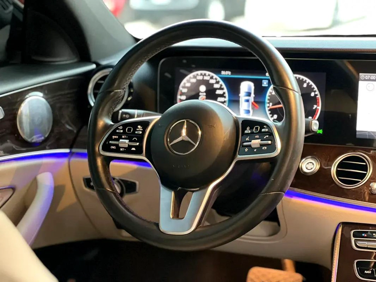Mercedes-Benz E-Class E 300 2019 - American Specs - Pristine Condition-13-13