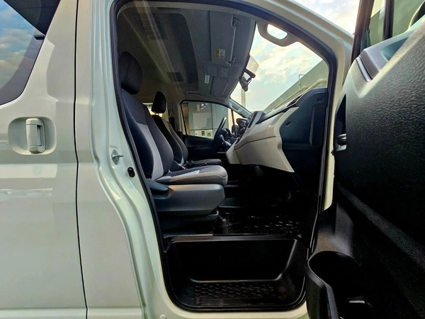 Toyota Hiace PASSENGER PATROL/ 3.5L V6 MANUAL/ LOW MILEAGE
