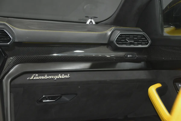 2022 ll Lamborghini Urus Pearl Capsule ll Gcc Warranty AGMC ll Full Service History