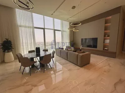 Spacious Penthouse| Luxury Living| High-end-3