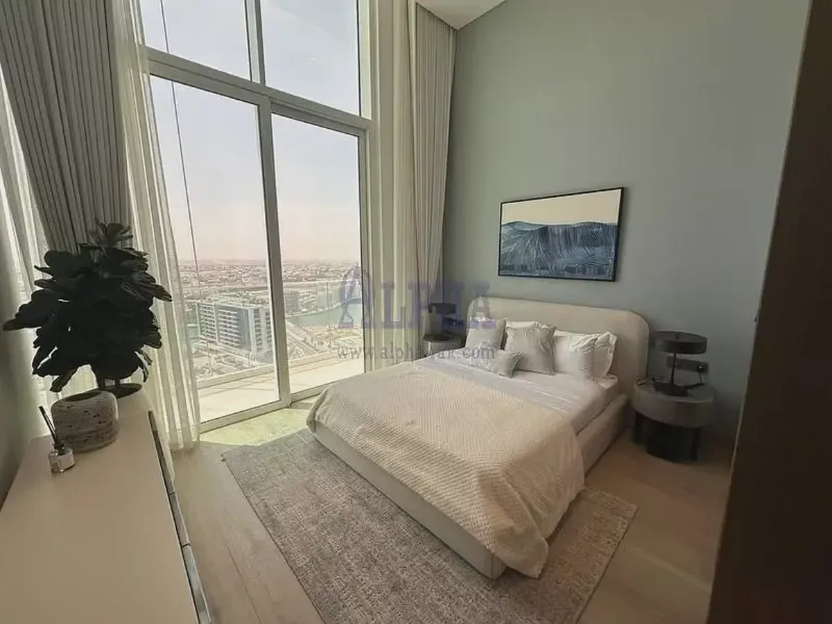 Spacious Penthouse| Luxury Living| High-end-4-4