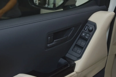 Toyota Land Cruiser EXR 2023 GCC Specs ll 0 km ll Upgrade to full Option-13