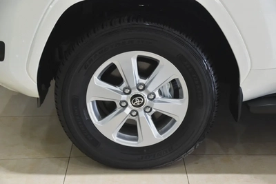 Toyota Land Cruiser EXR 2023 GCC Specs ll 0 km ll Upgrade to full Option-8