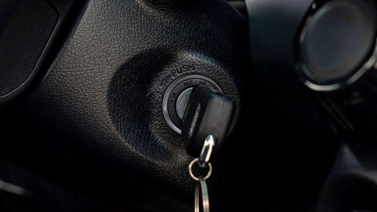 Toyota Hilux AT 2.7 MID OPTION-8-8