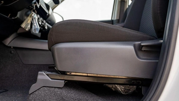 Toyota Hilux AT 2.7 MID OPTION