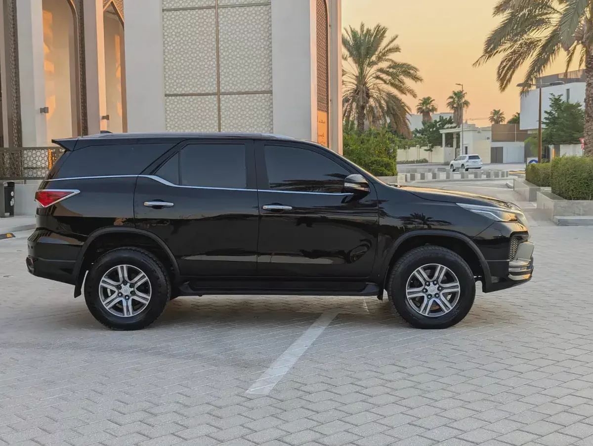 Toyota Fortuner 2017 Facelifted 2026 | 2.7L V4 4x4 GCC Specs | Excellent Condition SUV-8-8
