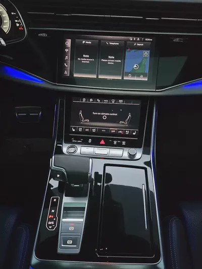 2023 Audi Q8 55 TFSI quattro - Korean Specs - Like New!-12