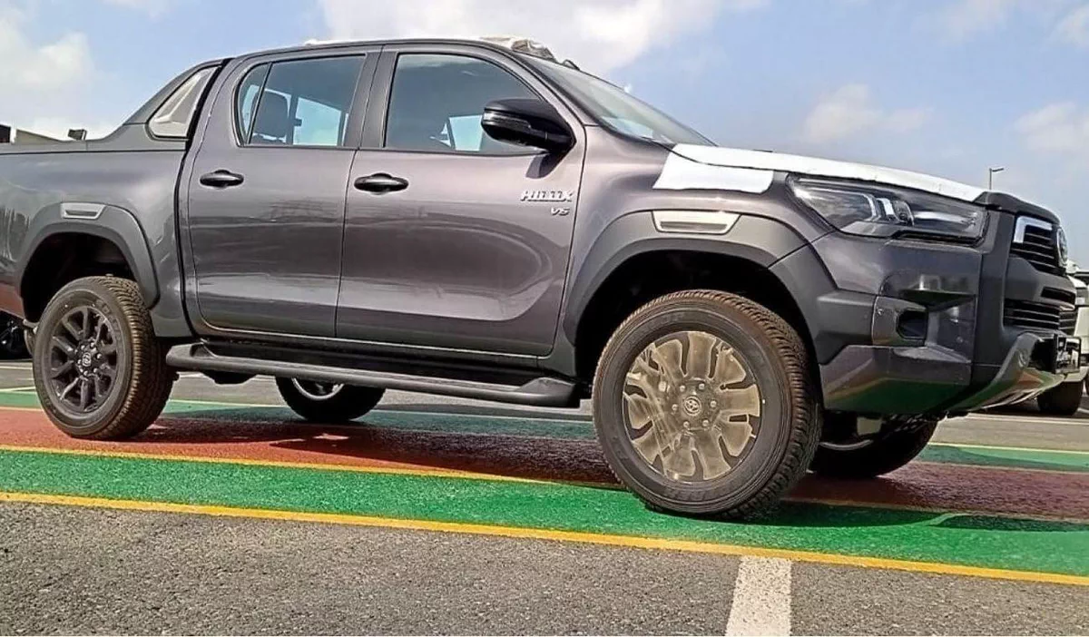 Toyota Hilux ADVENTURE TOYOTA HILUX 4.0L PICKUP 4WD-2-0