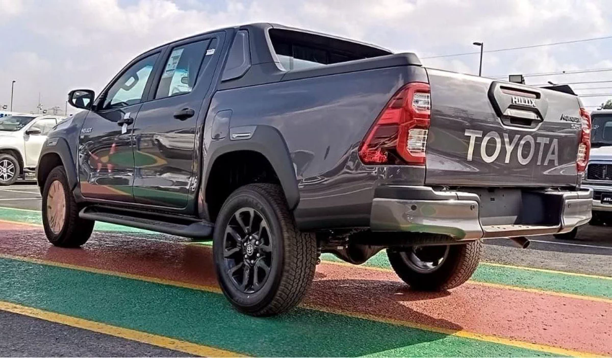 Toyota Hilux ADVENTURE TOYOTA HILUX 4.0L PICKUP 4WD-8-0