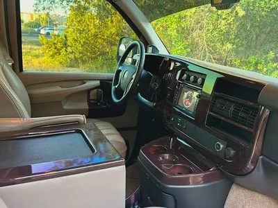 GMC Savana 2013 Passenger Van GCC Specs | 9 Seats | 2 Keys | Perfect condition-9