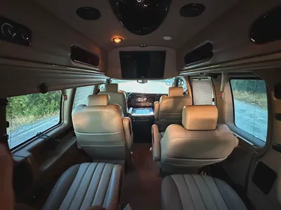 GMC Savana 2013 Passenger Van GCC Specs | 9 Seats | 2 Keys | Perfect condition-12