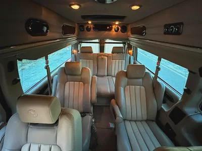 GMC Savana 2013 Passenger Van GCC Specs | 9 Seats | 2 Keys | Perfect condition-13