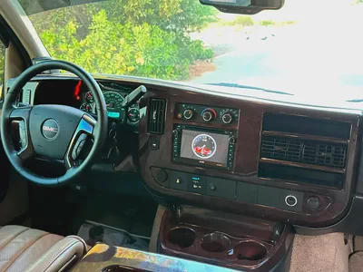 GMC Savana 2013 Passenger Van GCC Specs | 9 Seats | 2 Keys | Perfect condition-6