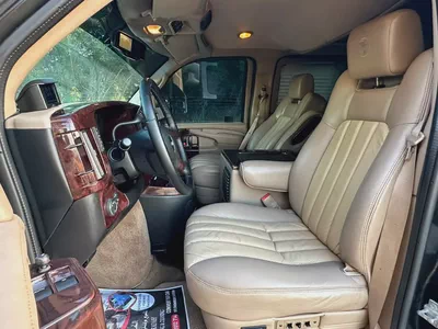 GMC Savana 2013 Passenger Van GCC Specs | 9 Seats | 2 Keys | Perfect condition-8