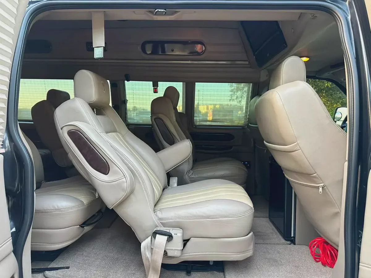 GMC Savana 2013 Passenger Van GCC Specs | 9 Seats | 2 Keys | Perfect condition-11-11