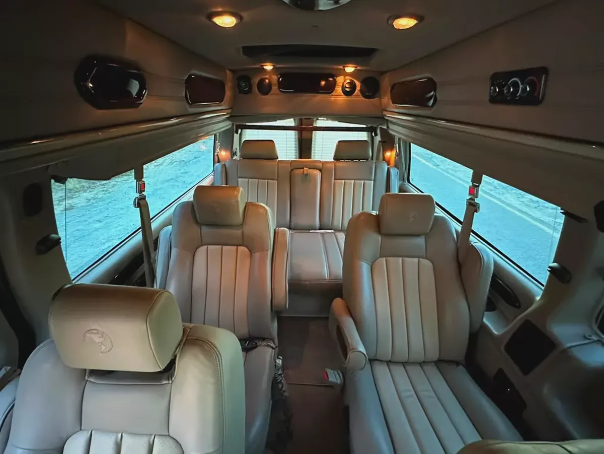 GMC Savana 2013 Passenger Van GCC Specs | 9 Seats | 2 Keys | Perfect condition-13-13