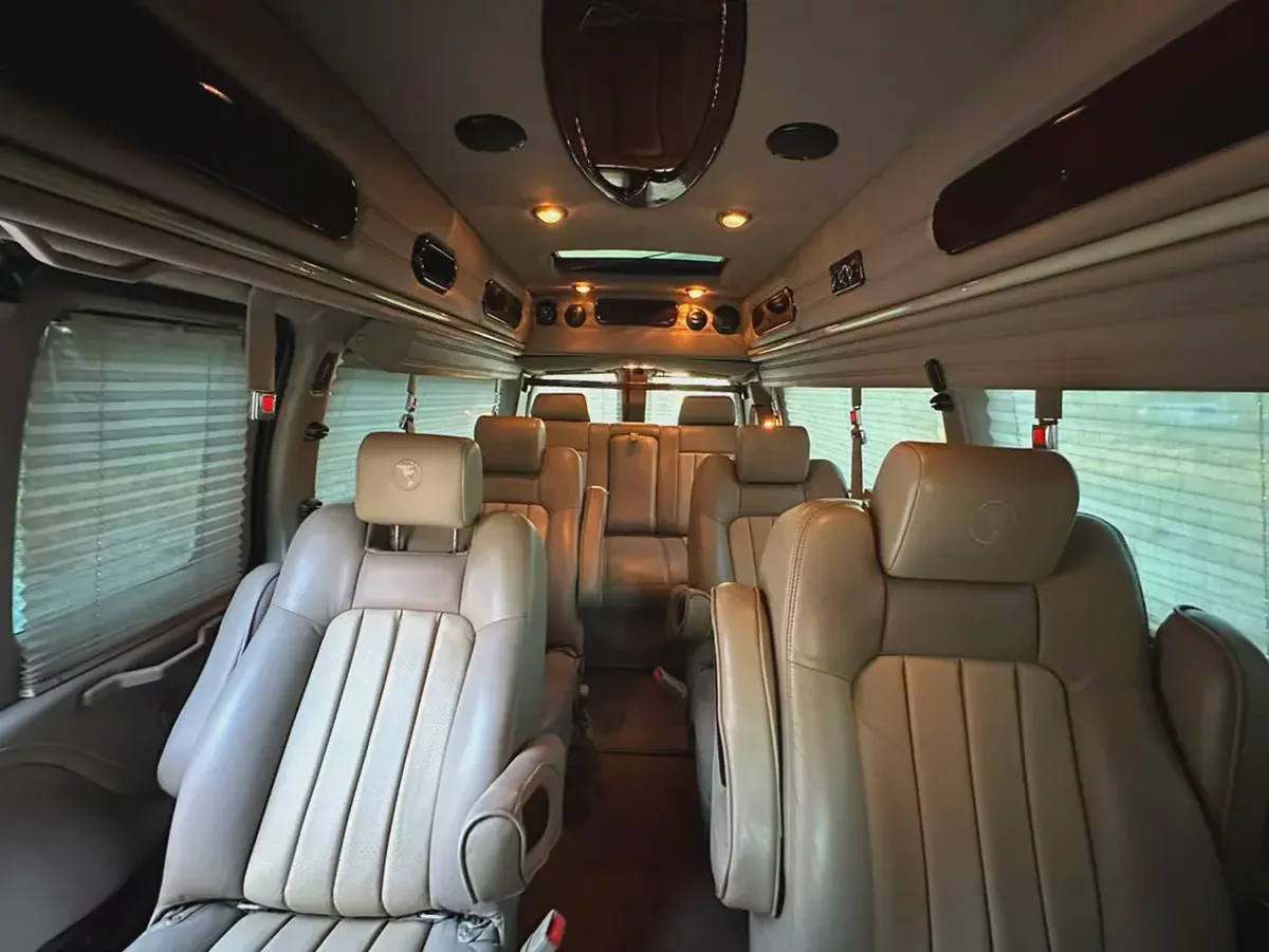 GMC Savana 2013 Passenger Van GCC Specs | 9 Seats | 2 Keys | Perfect condition-14-14