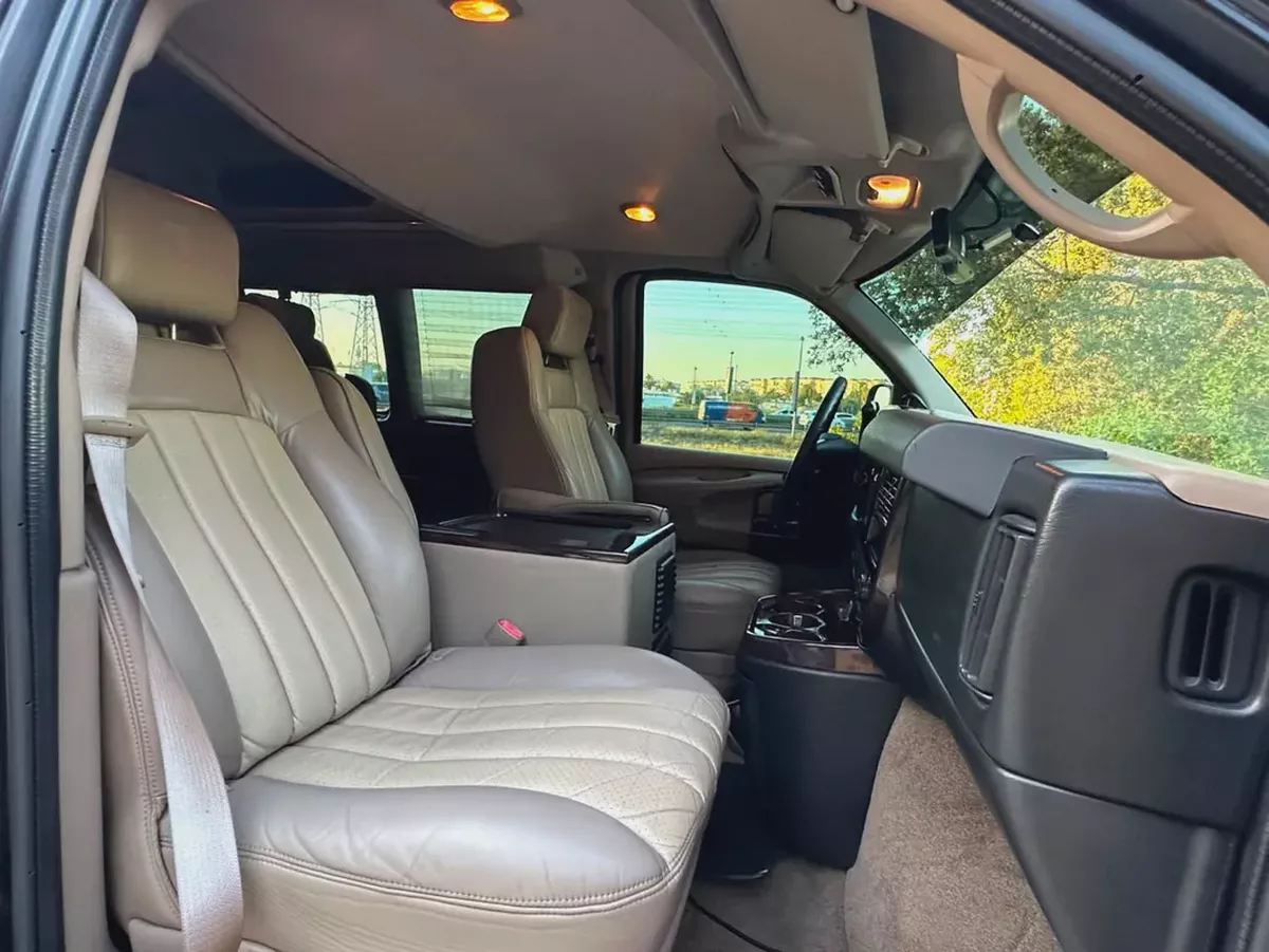 GMC Savana 2013 Passenger Van GCC Specs | 9 Seats | 2 Keys | Perfect condition-15-15