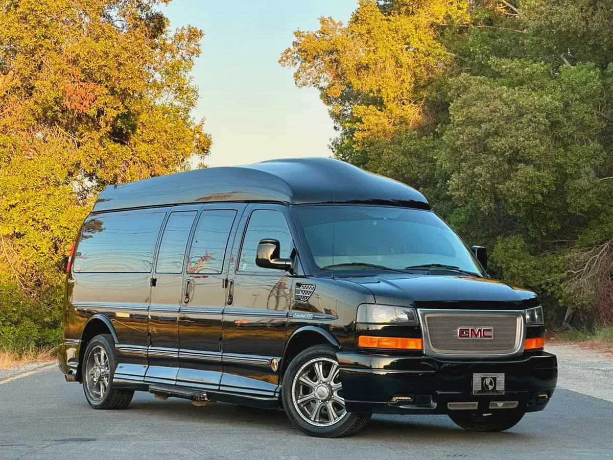GMC Savana 2013 Passenger Van GCC Specs | 9 Seats | 2 Keys | Perfect condition