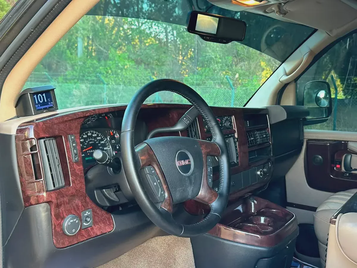 GMC Savana 2013 Passenger Van GCC Specs | 9 Seats | 2 Keys | Perfect condition-7-7