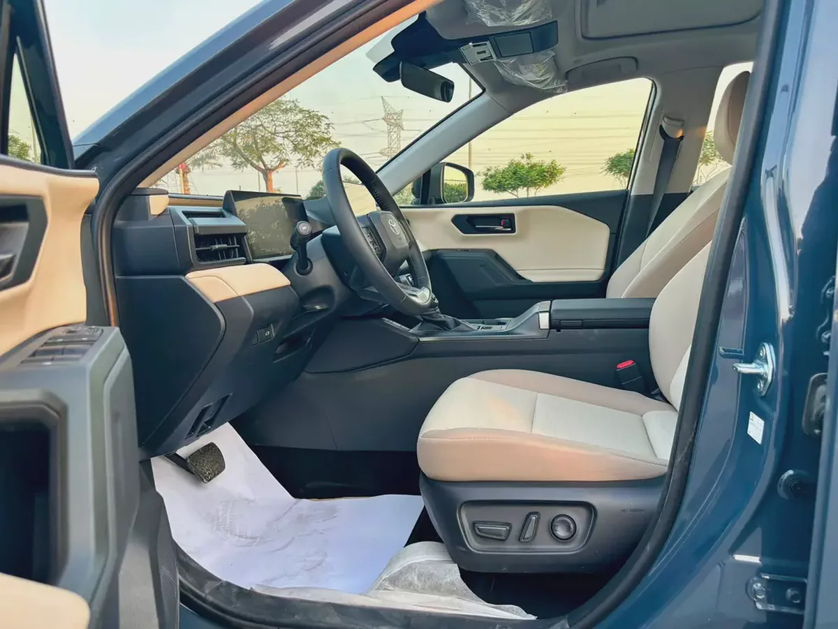 TOYOTA RAV4 XLE HYBRID 2.5 MODEL 2026 GCC SPECS-12-12