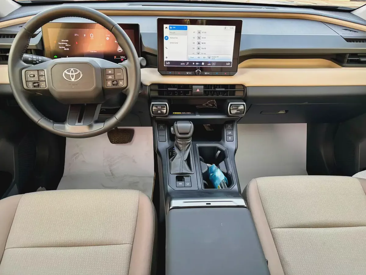 TOYOTA RAV4 XLE HYBRID 2.5 MODEL 2026 GCC SPECS-6-6