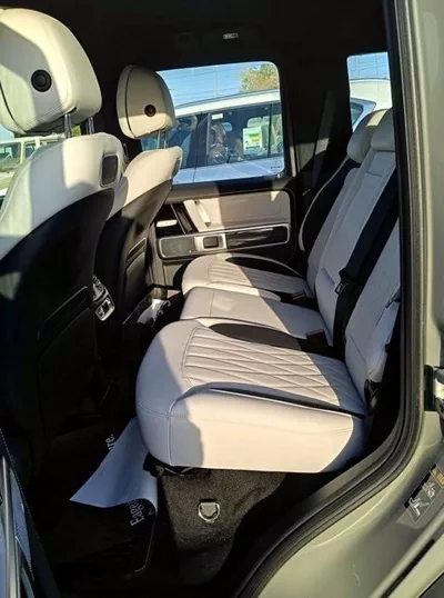 Mercedes Benz G63 AMG MANUFAKTUR EXCLUSIVE PLUS MERCEDES G 63- GREY INSIDE WHITE-9