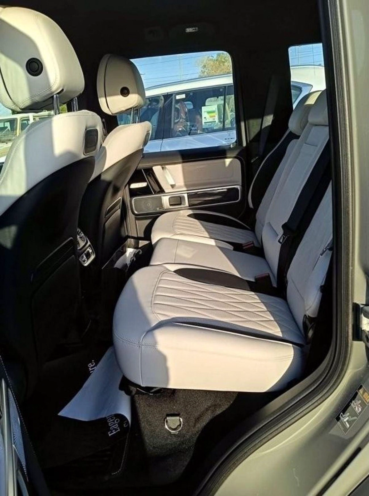 Mercedes Benz G63 AMG MANUFAKTUR EXCLUSIVE PLUS MERCEDES G 63- GREY INSIDE WHITE-9-0
