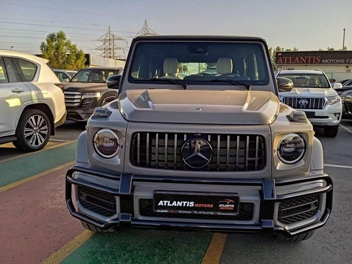 Mercedes Benz G63 AMG MANUFAKTUR EXCLUSIVE PLUS MERCEDES G 63- GREY INSIDE WHITE