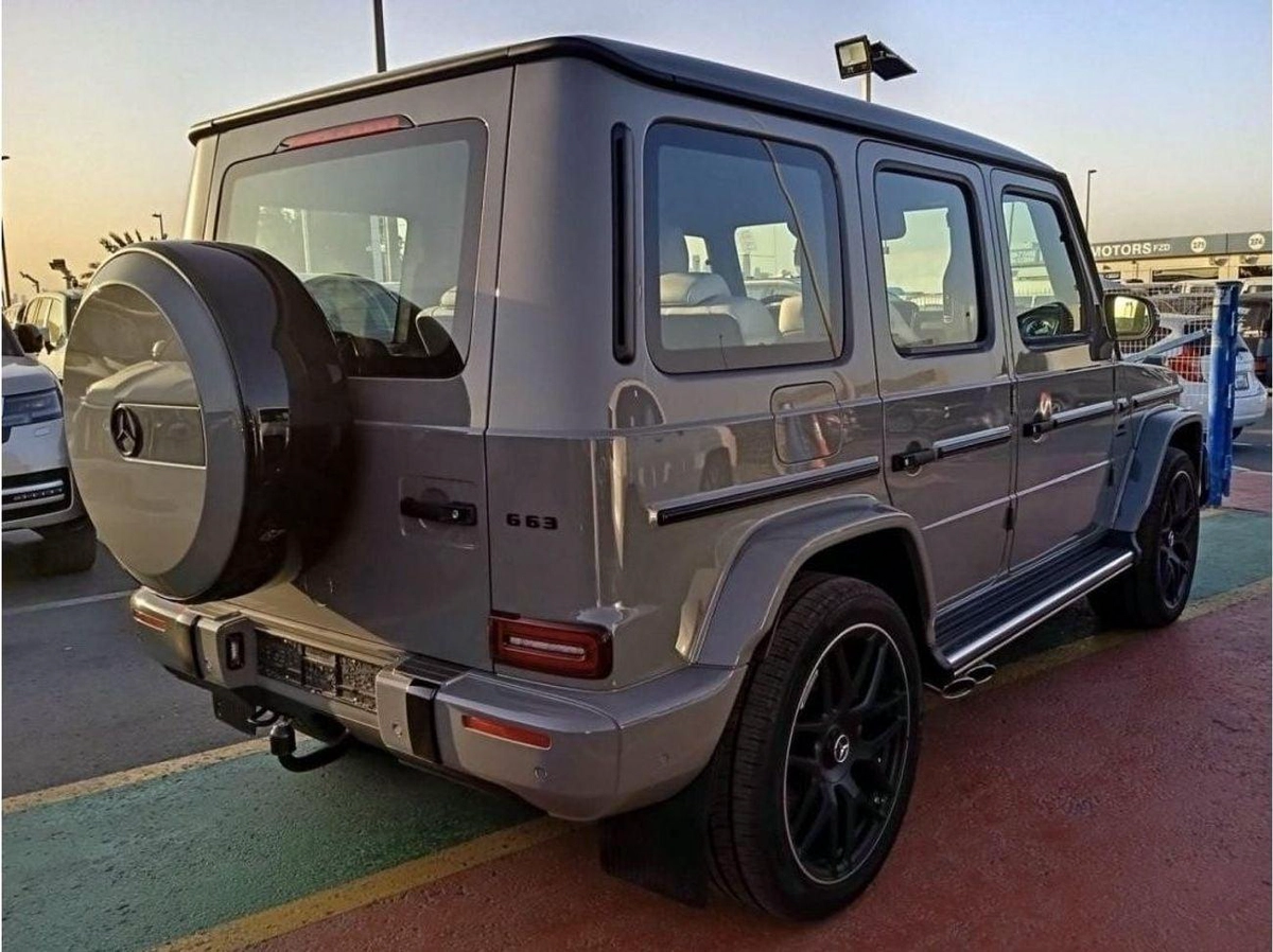 Mercedes Benz G63 AMG MANUFAKTUR EXCLUSIVE PLUS MERCEDES G 63- GREY INSIDE WHITE-4-0