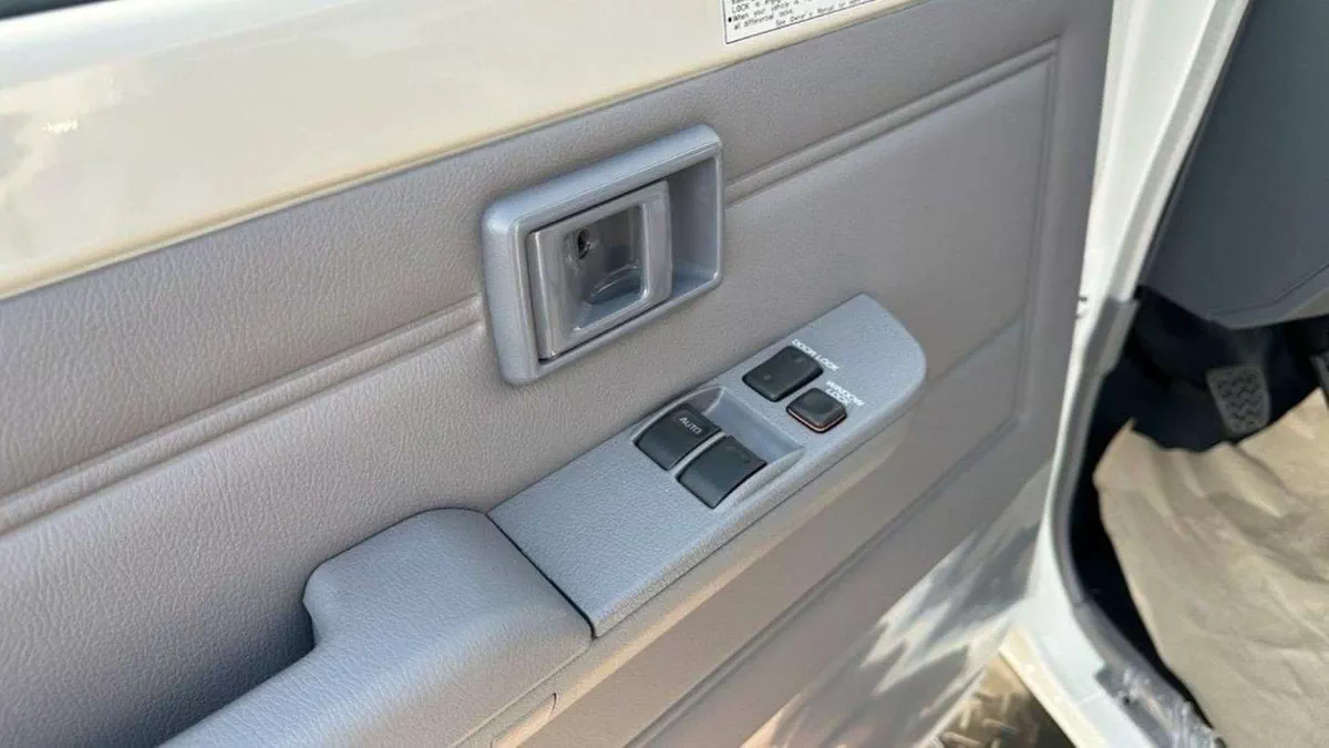 Toyota Land Cruiser Pick Up Toyota Land Cruiser Pickup 4.2L Diesel SC V4 2025-13-0