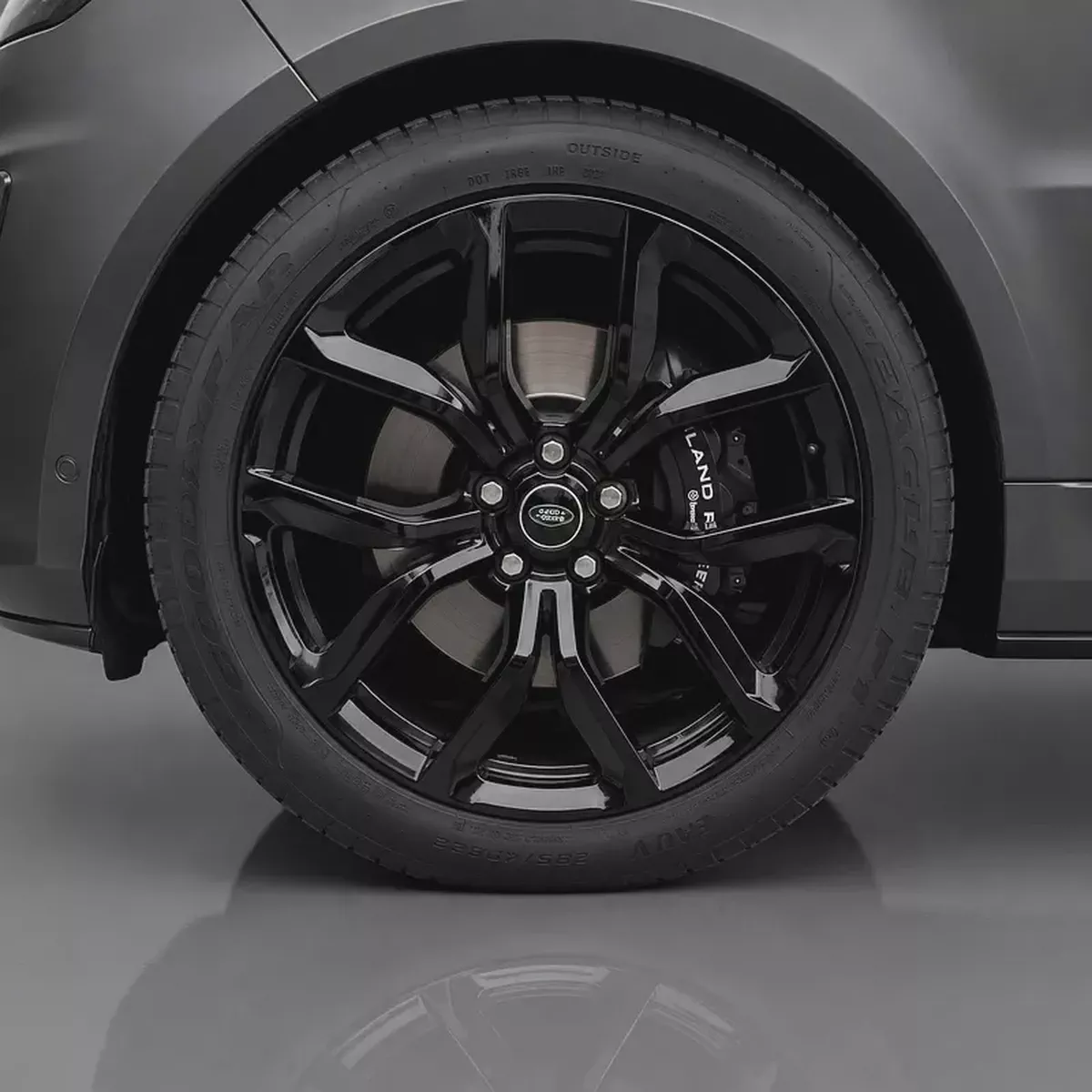 5,940 P.M • 0% Downpayment • P.M • 0% Downpayment • Rover Range Rover Sport SVR • Agency Warranty-5-5