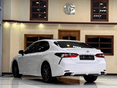 CAMRY SE / 23,000 Km / FULL OPTION / 3 YEARS WARRANTY-6