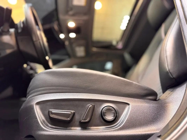 CAMRY SE / 23,000 Km / FULL OPTION / 3 YEARS WARRANTY