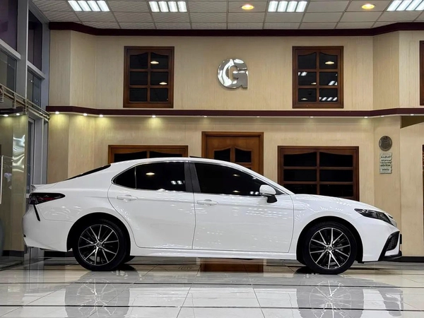 CAMRY SE / 23,000 Km / FULL OPTION / 3 YEARS WARRANTY
