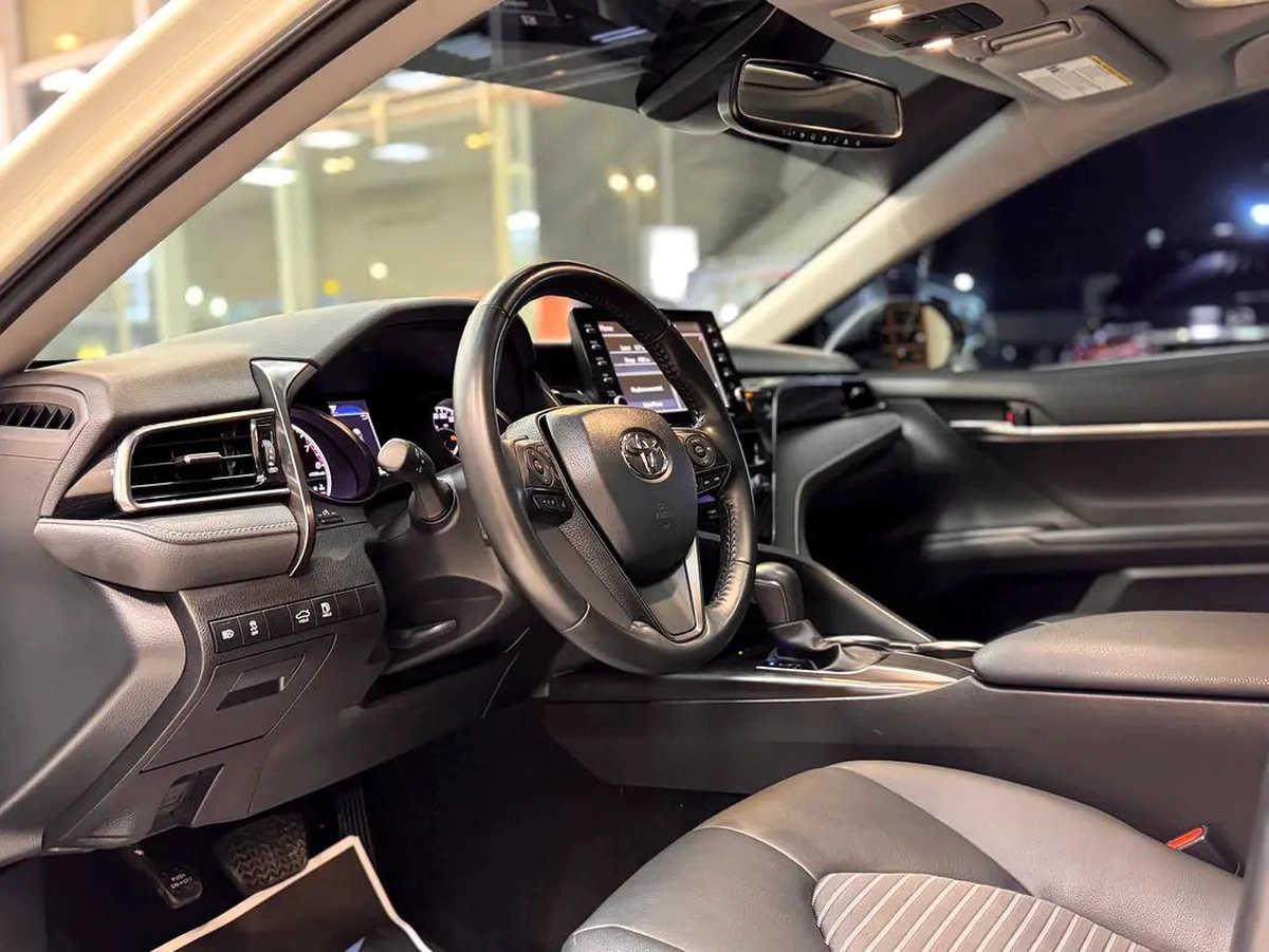 CAMRY SE / 23,000 Km / FULL OPTION / 3 YEARS WARRANTY-9-9