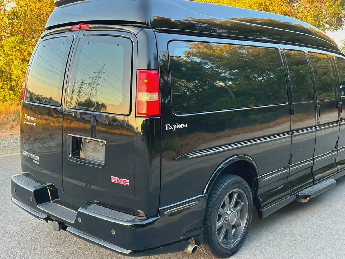 GMC Savana 2013 Passenger Van GCC Specs | 9 Seats | 2 Keys | Perfect condition