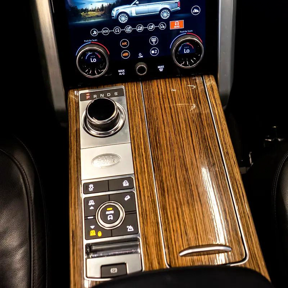 AED 2,682 pm • 0% Downpayment • Range Rover Vogue SE • 1 Year Warranty-12-12