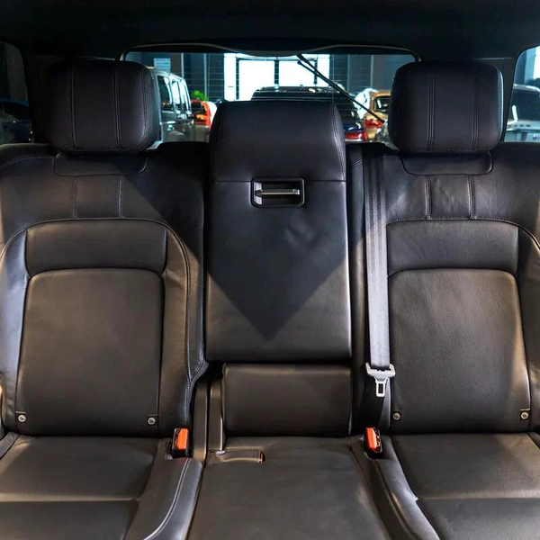 AED 2,682 pm • 0% Downpayment • Range Rover Vogue SE • 1 Year Warranty