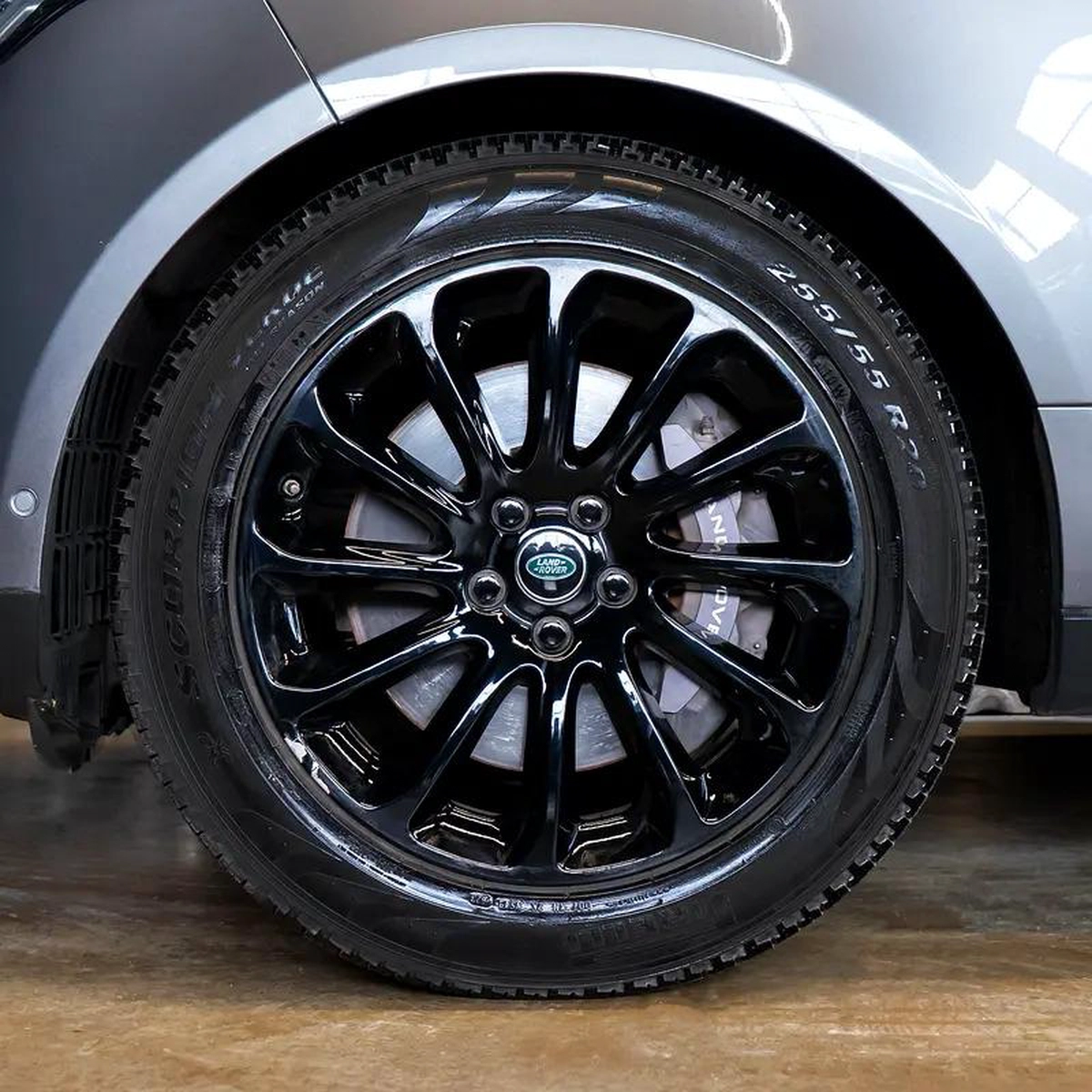 AED 2,682 pm • 0% Downpayment • Range Rover Vogue SE • 1 Year Warranty-15-15