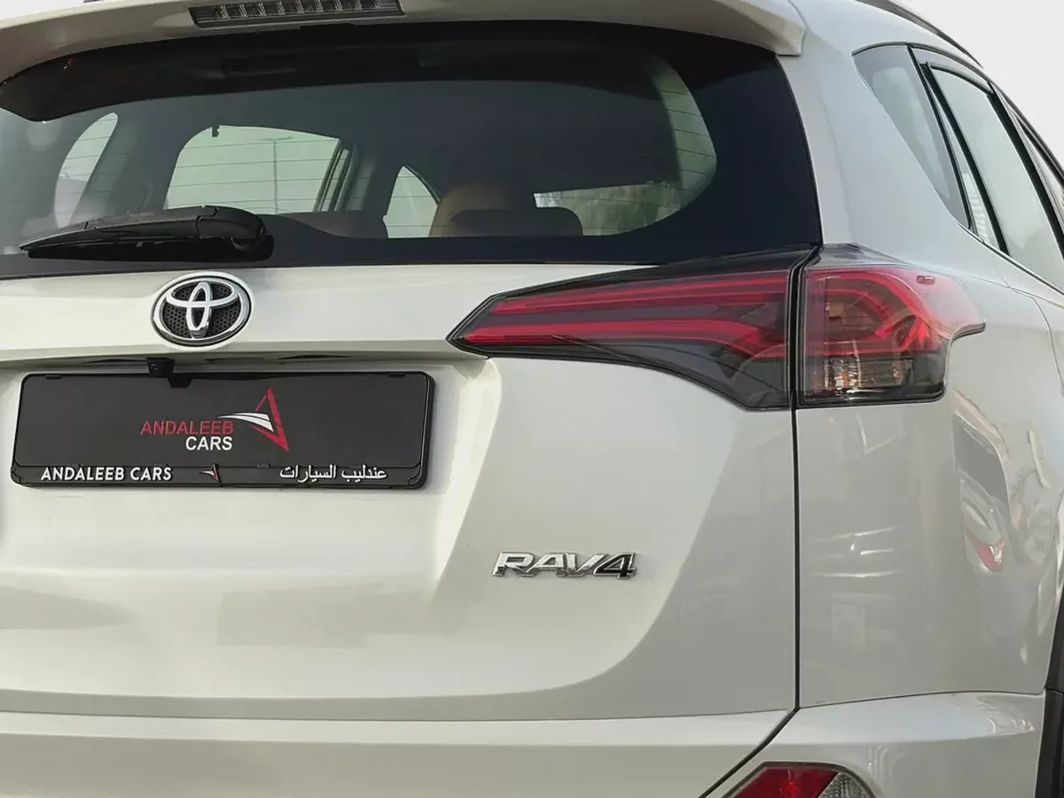 TOYOTA RAV4 VX | 2.5L | ECONOMICAL & RELIABLE SUV | 2018 | GCC-7-7