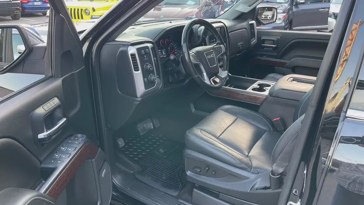 GMC sierra pick up V8 GCC original paint 100% free Accident very well maintained no issues-13-13