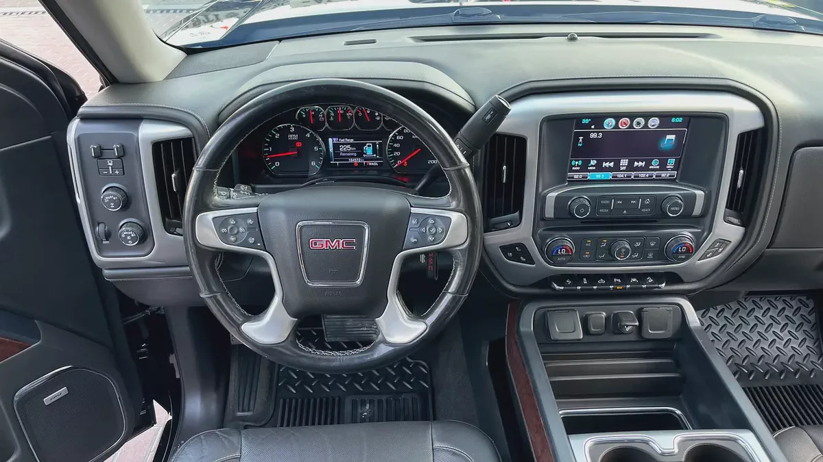 GMC sierra pick up V8 GCC original paint 100% free Accident very well maintained no issues-14-14