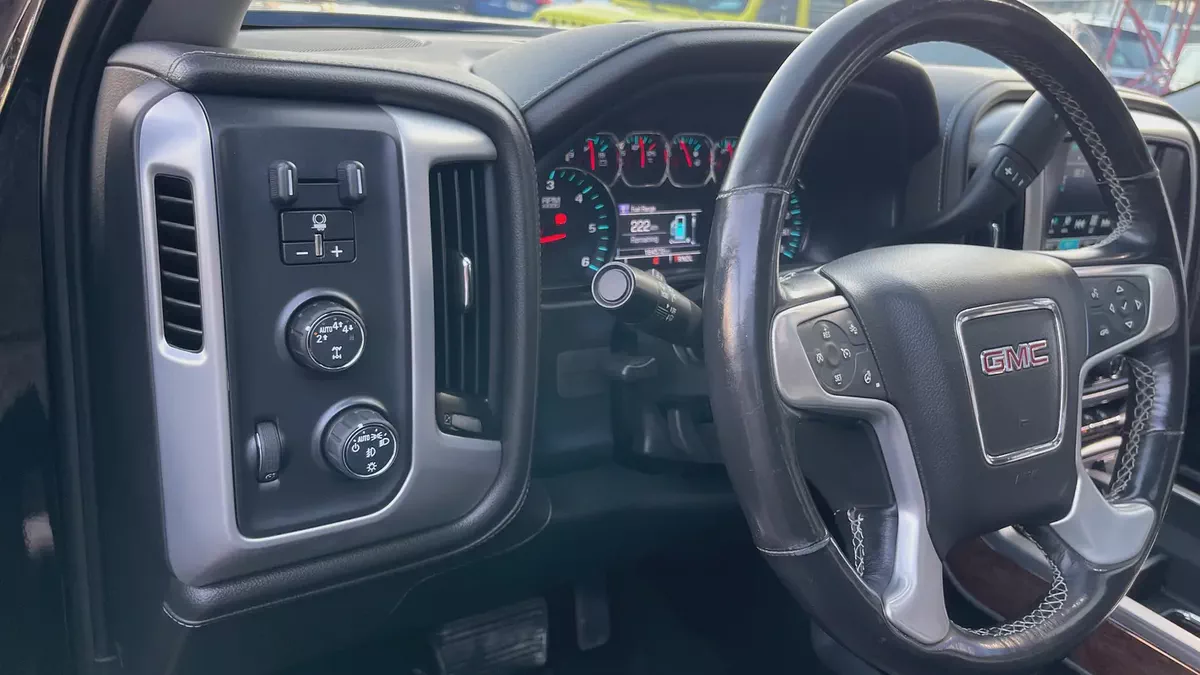 GMC sierra pick up V8 GCC original paint 100% free Accident very well maintained no issues-17-17