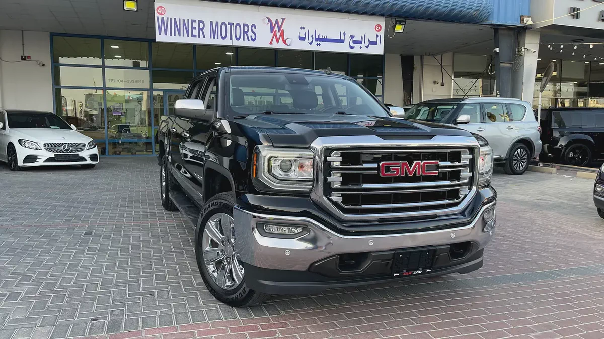 GMC sierra pick up V8 GCC original paint 100% free Accident very well maintained no issues