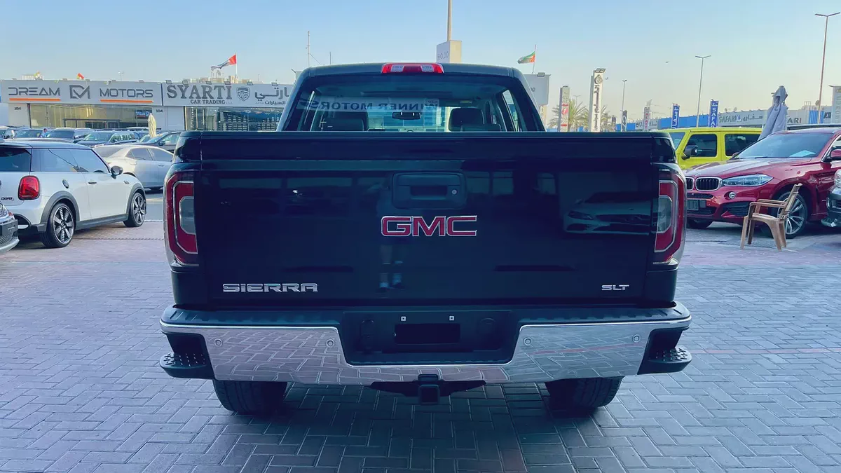 GMC sierra pick up V8 GCC original paint 100% free Accident very well maintained no issues-4-4