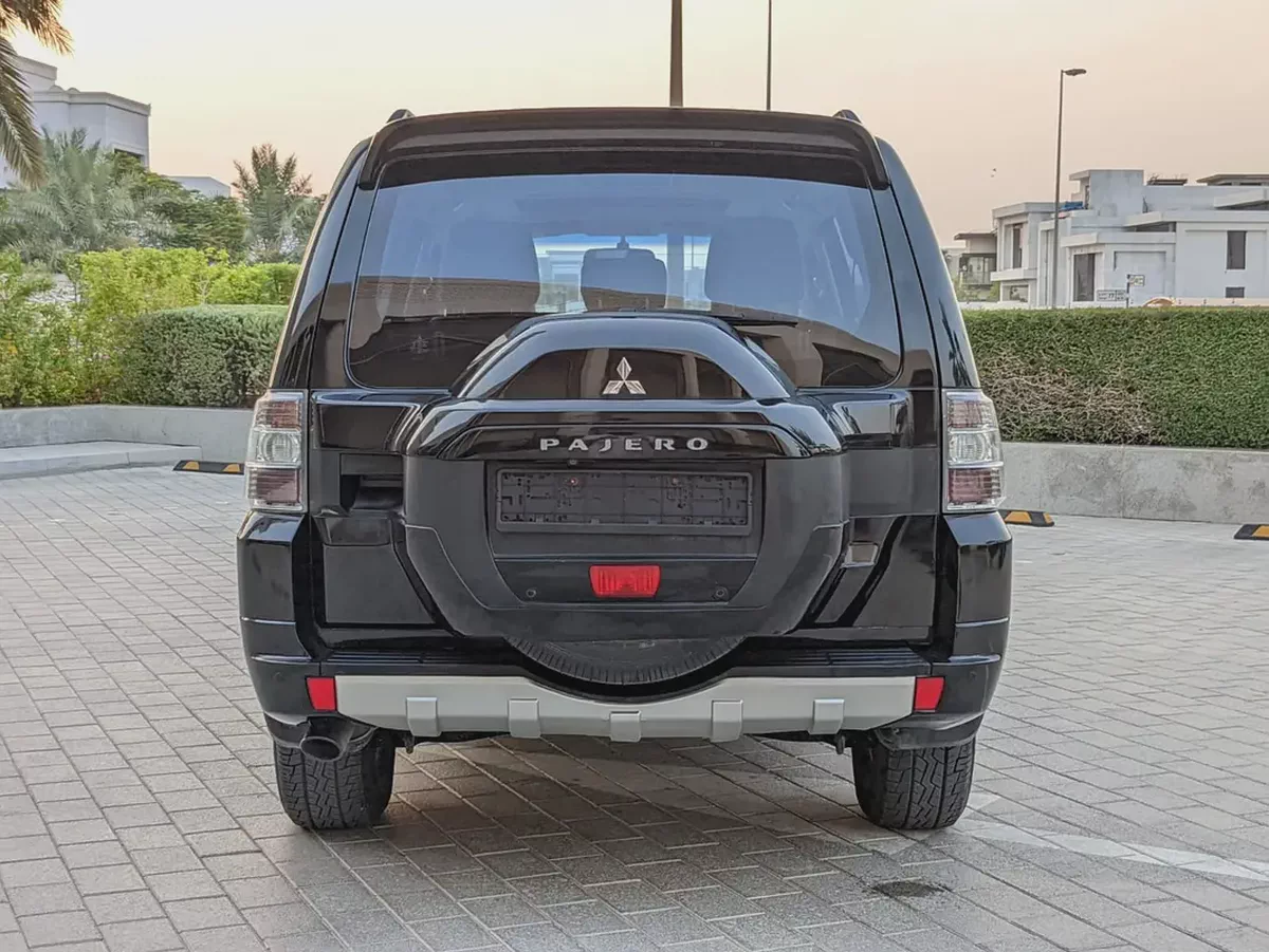 Mitsubishi Pajero 2015 GLS Medium Line | GCC Specs | Well Maintained Premium Condition With Low KM-11-11