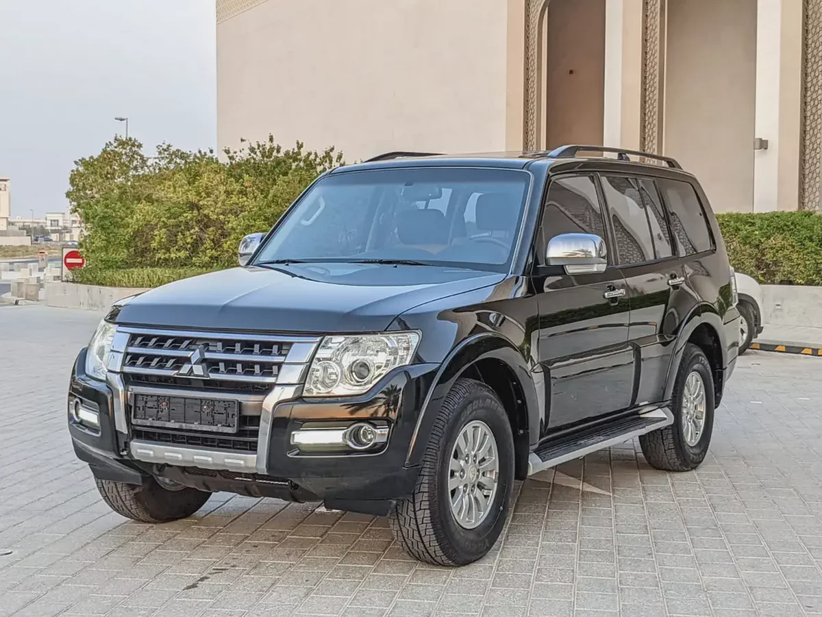 Mitsubishi Pajero 2015 GLS Medium Line | GCC Specs | Well Maintained Premium Condition With Low KM