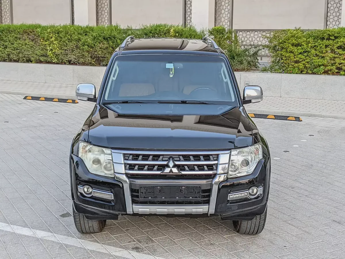Mitsubishi Pajero 2015 GLS Medium Line | GCC Specs | Well Maintained Premium Condition With Low KM-2-2