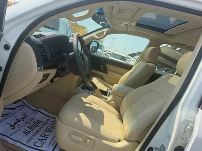 2017 Toyota Land Cruiser GXR fullopshin v6GCC Specs-2